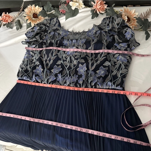 NEW $298 JS COLLECTIONS [ 22W ] Embroidered Illusion Bodice‎ Pleated Gown - Picture 3 of 13